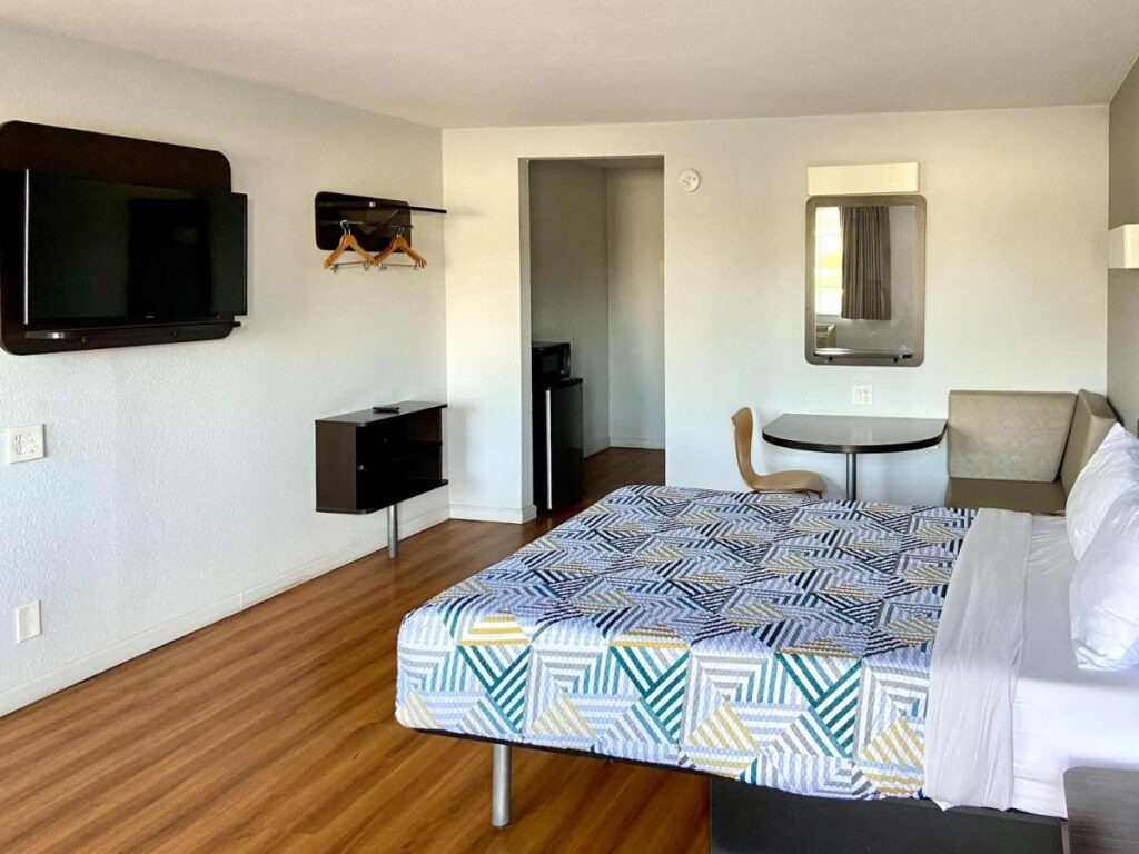 Motel 6-Delano, CA - Image 4