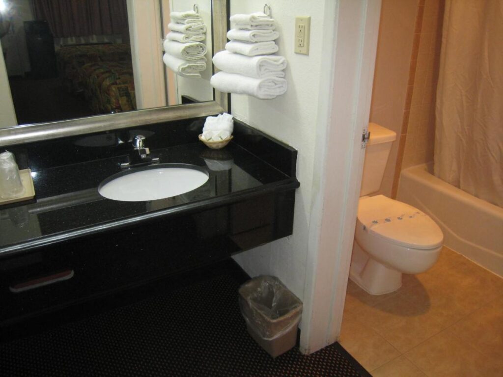 Motel 8 Maricopa - Image 3