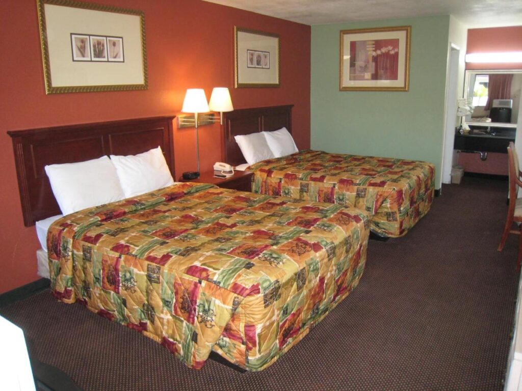 Motel 8 Maricopa - Image 4