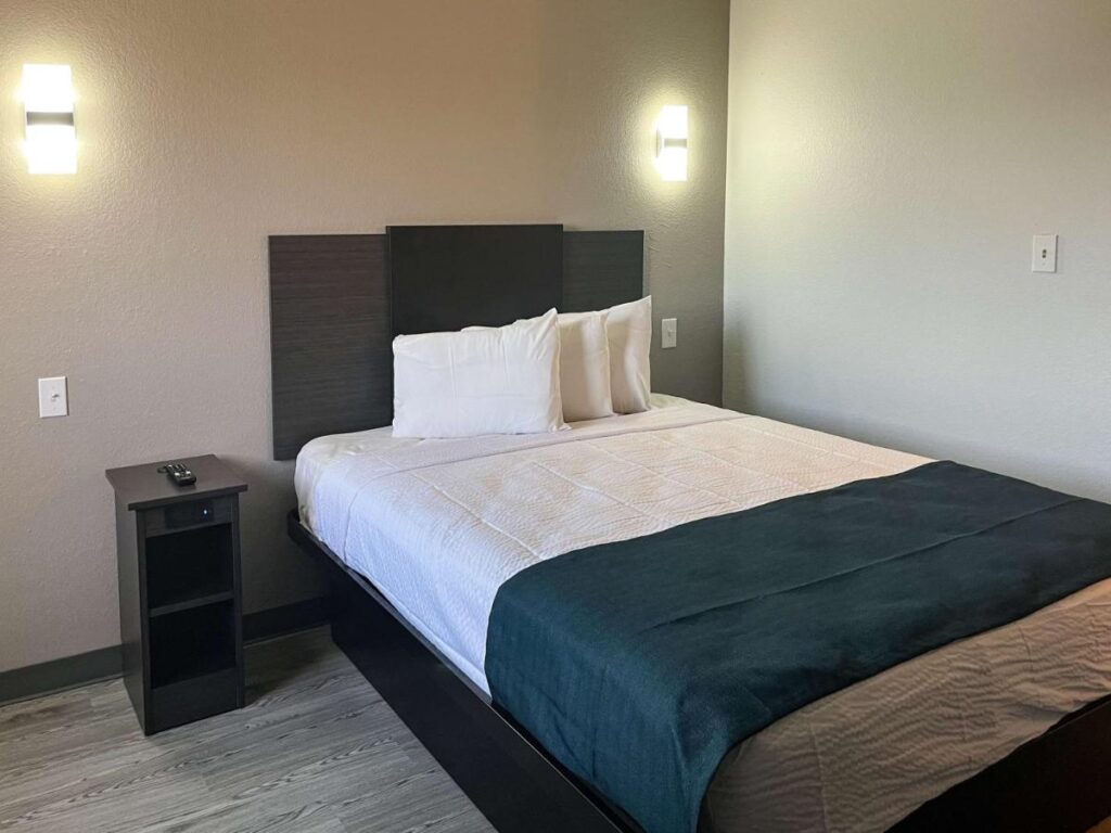 Studio 6 Suites Delano, CA - Image 2
