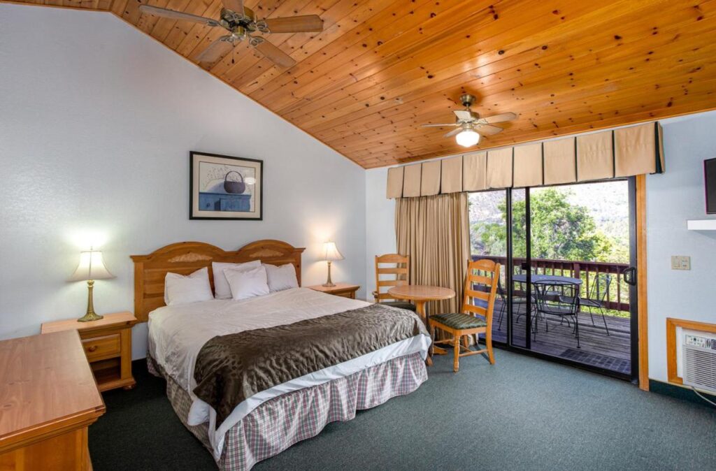 Whispering Pines Lodge - Image 2