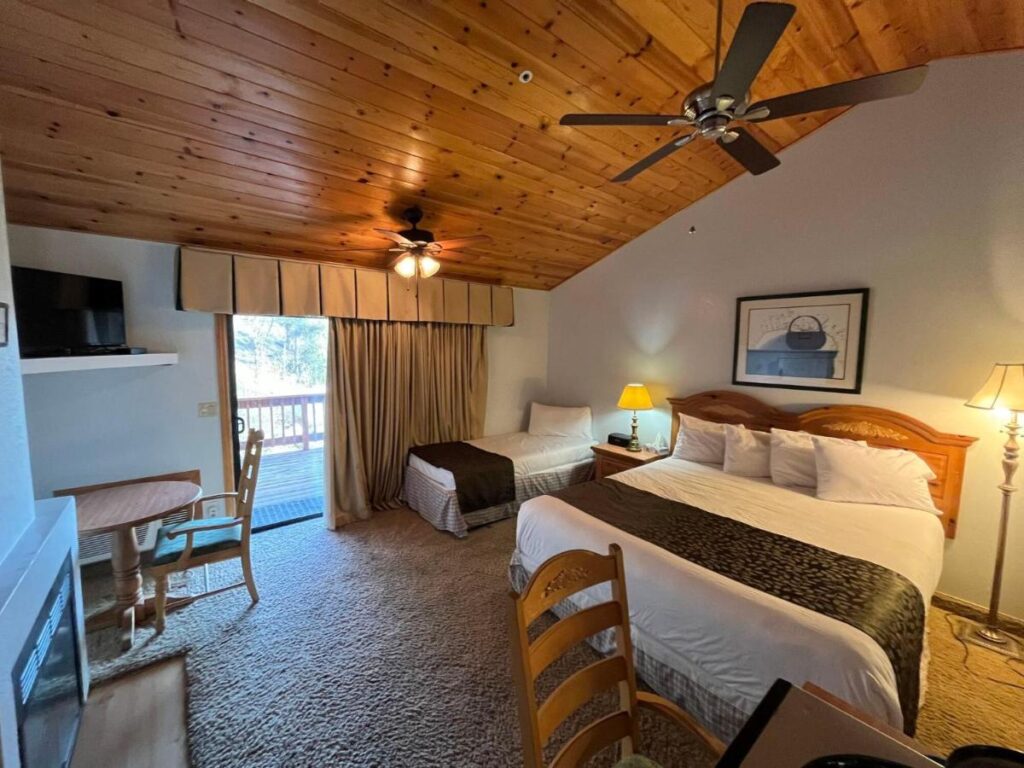 Whispering Pines Lodge - Image 4