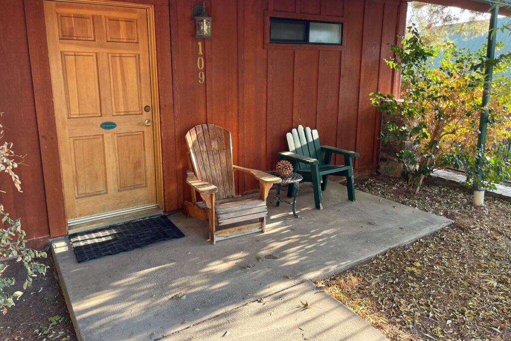 Whispering Pines Lodge - Image 6