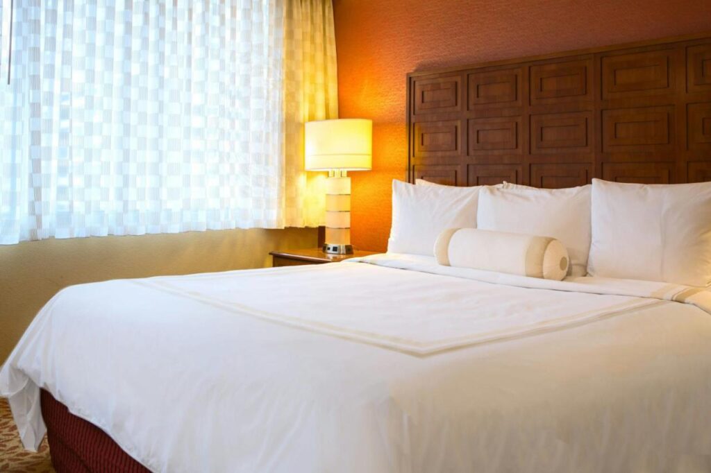 Baltimore Marriott Inner Harbor at Camden Yards - Image 2