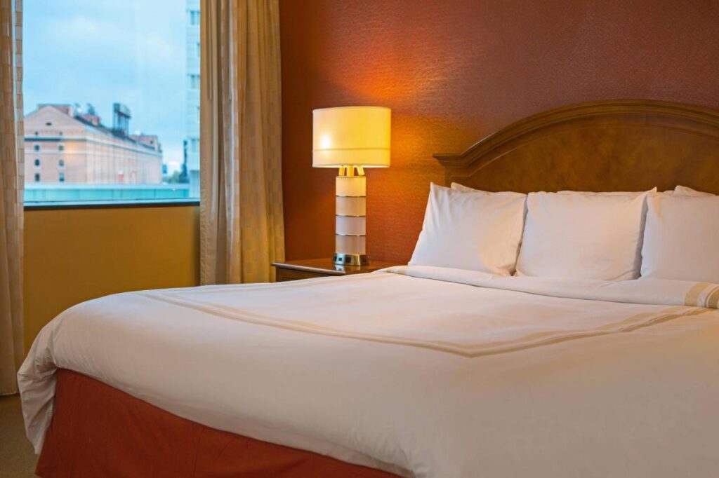 Baltimore Marriott Inner Harbor at Camden Yards - Image 3