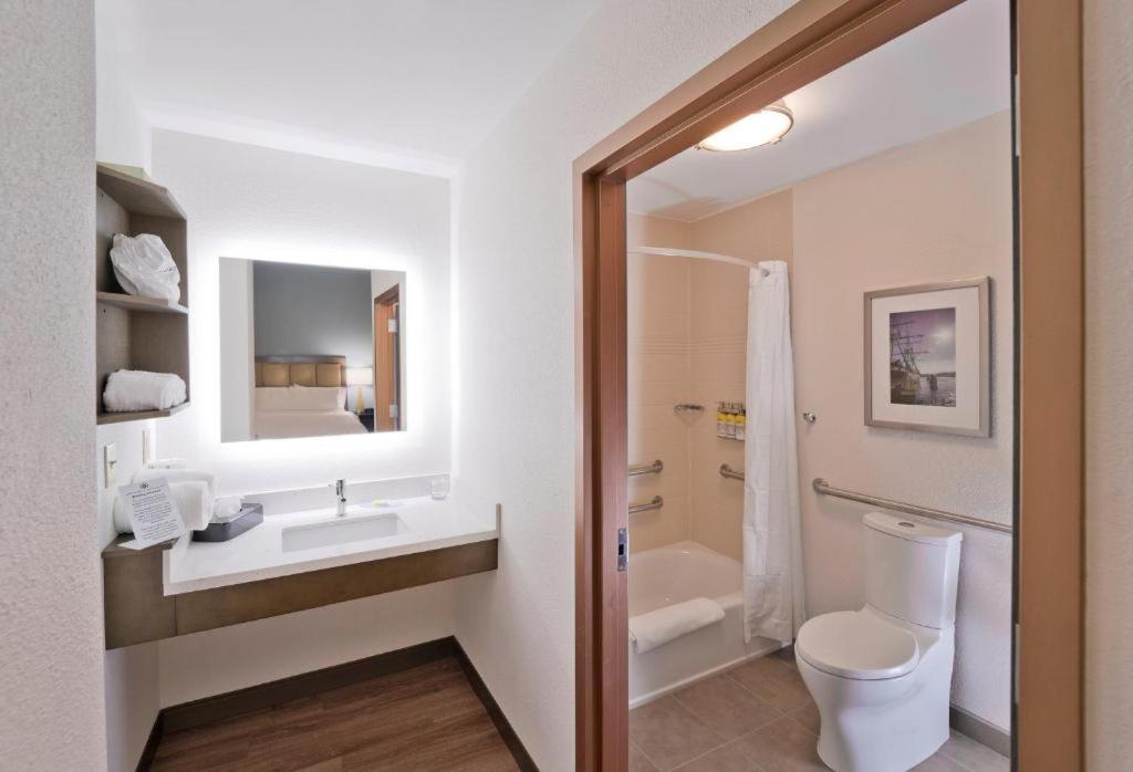 Candlewood Suites Baltimore - Inner Harbor by IHG - Image 3