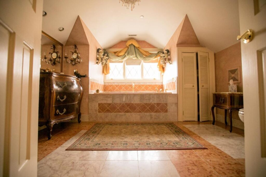 Gramercy Mansion - Image 3