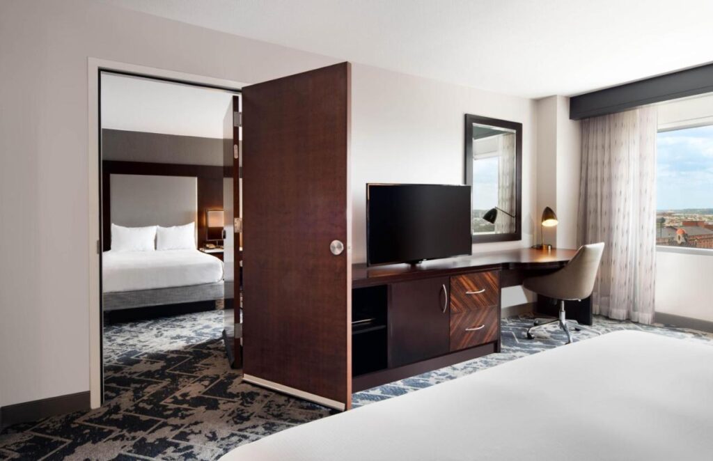 Hilton Baltimore Inner Harbor - Image 3