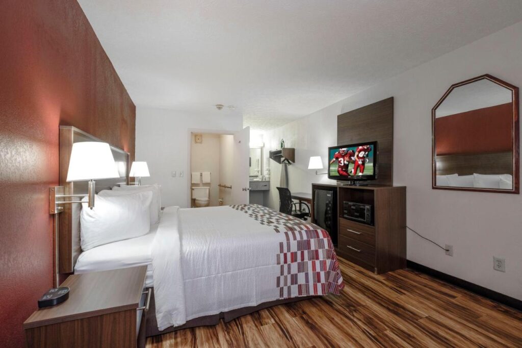 Red Roof Inn Edgewood - Image 3