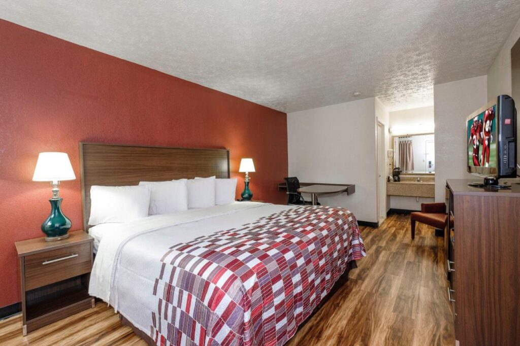 Red Roof Inn Edgewood - Image 4