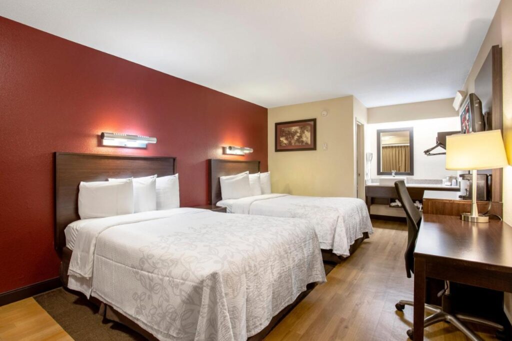 Red Roof Inn PLUS+ Baltimore North - Timonium - Image 4