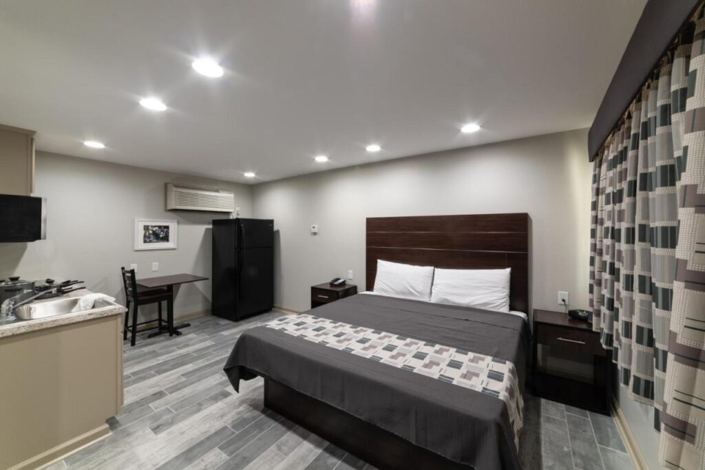 Budget Inn & Suites Baton Rouge - Image 4