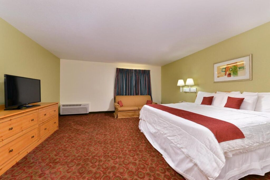 Americas Best Value Inn & Suites-Winnie - Image 4