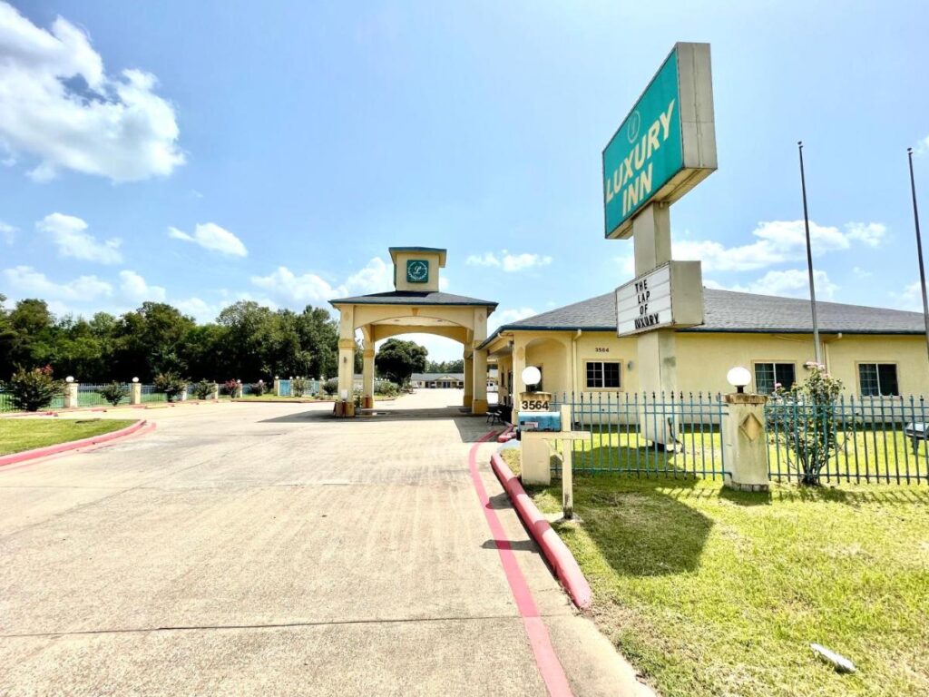 Luxury Inn Liberty - Image 1