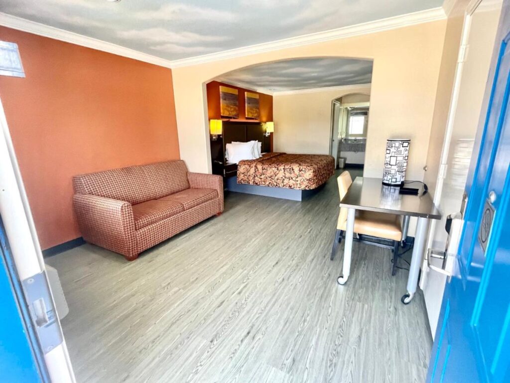 Luxury Inn Liberty - Image 2