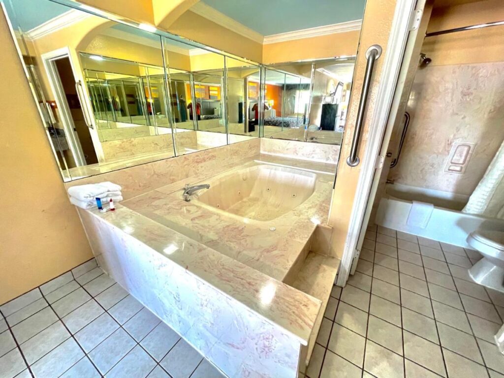 Luxury Inn Liberty - Image 4