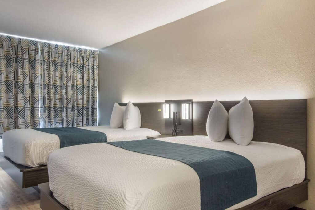 Motel 6 Groves, Tx - Image 3