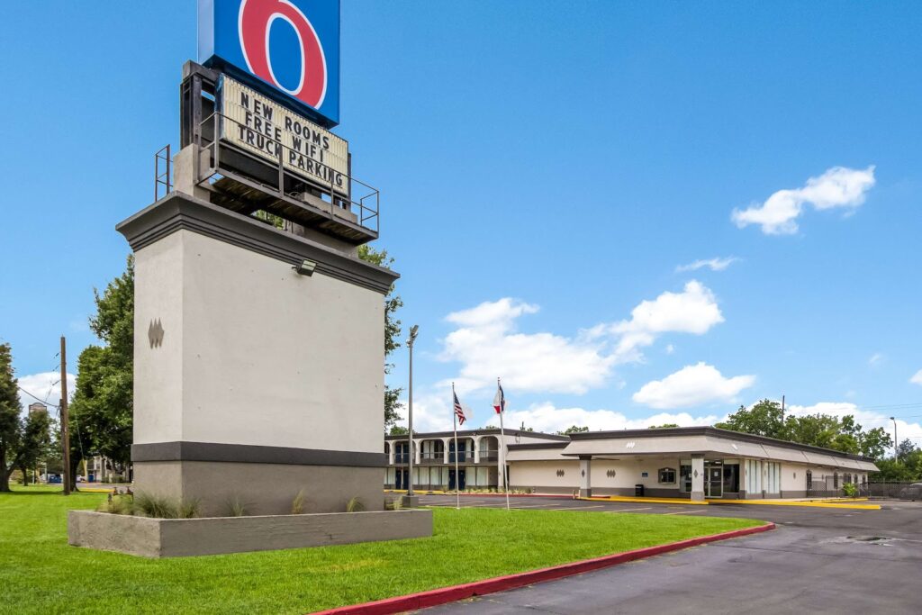 Motel 6 Groves, Tx - Image 5