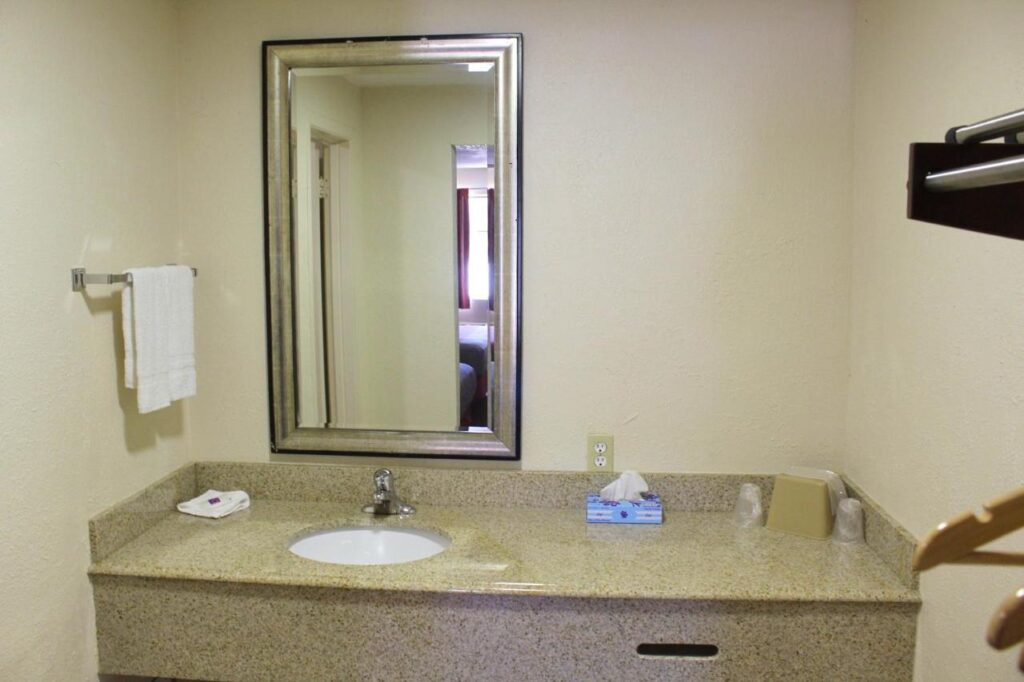 Motel 6-Winnie, TX - Image 3