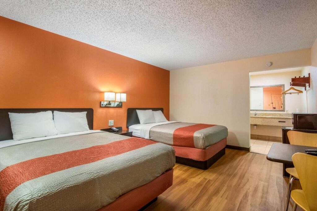 Motel 6-Winnie, TX - Image 4