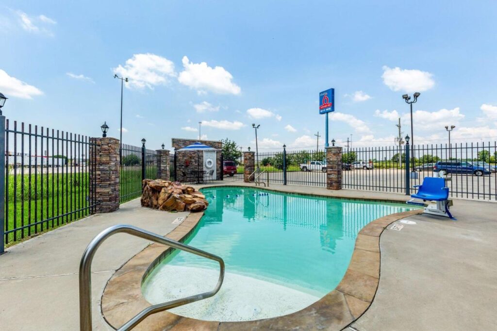 Studio 6-Orange, TX - Image 1