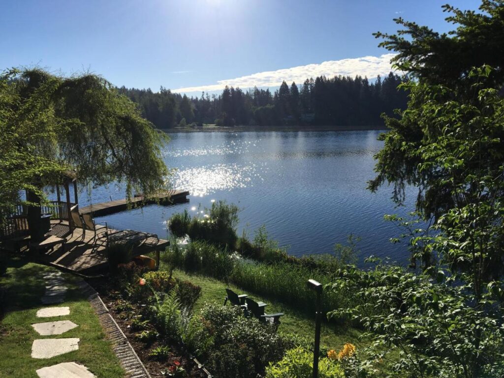 Cottage Lake Bed and Breakfast - Image 3