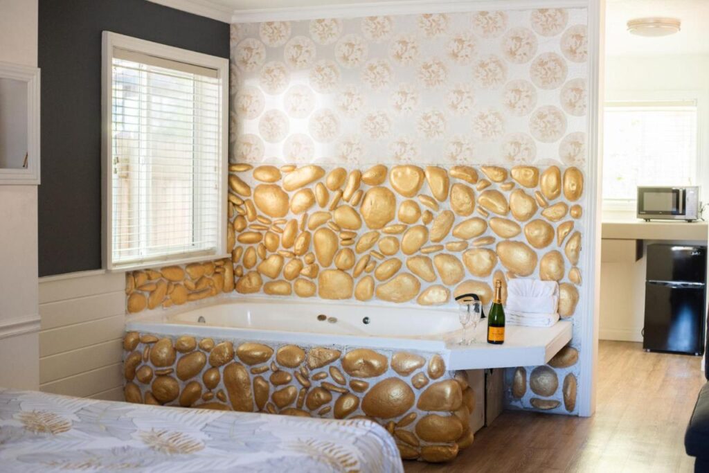 Big Bear Spa Suites - Image 3
