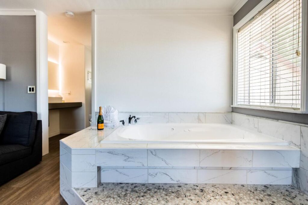 Big Bear Spa Suites - Image 5