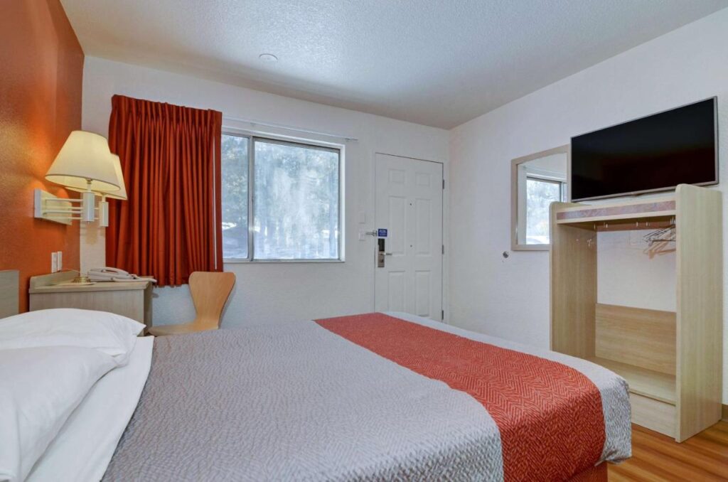 Motel 6-Big Bear Lake, CA - Image 4