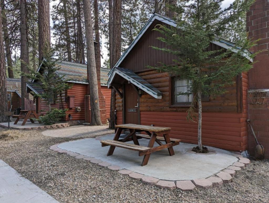 Three Pines Cabins - Image 1