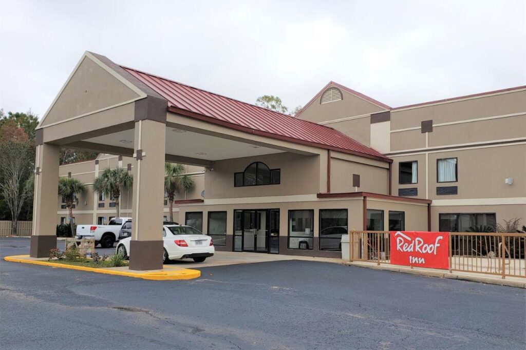 Red Roof Inn Moss Point - Image 1