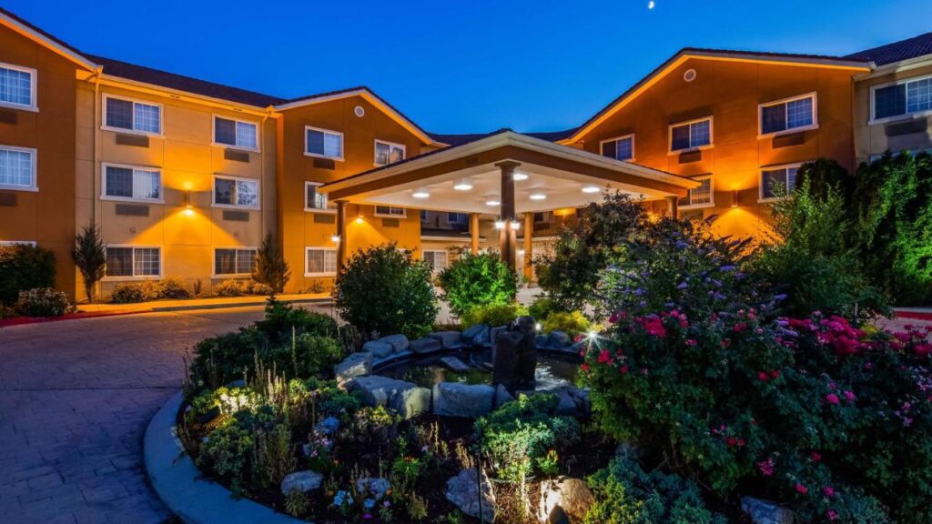 Best Western Plus Caldwell Inn & Suites - Image 1