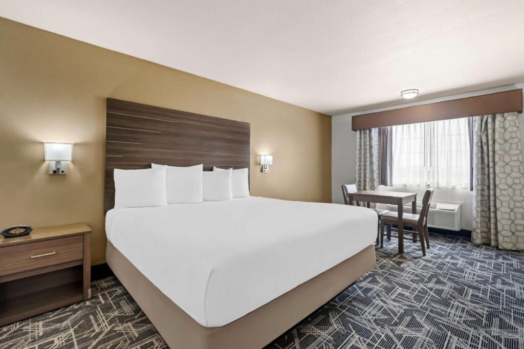 Best Western Plus Caldwell Inn & Suites - Image 3