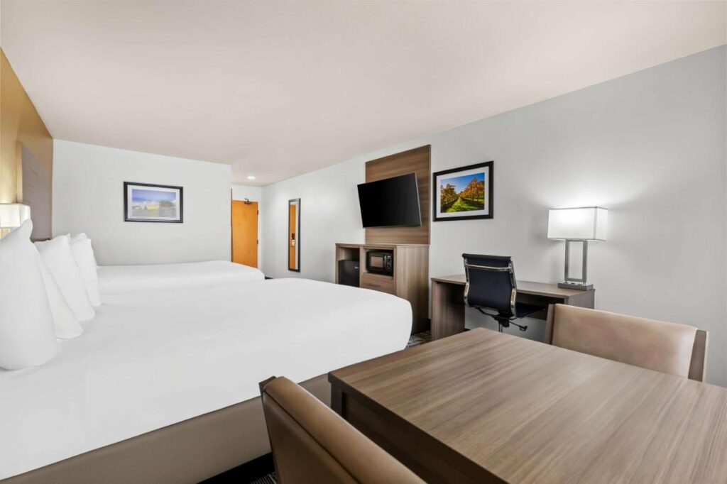 Best Western Plus Caldwell Inn & Suites - Image 5