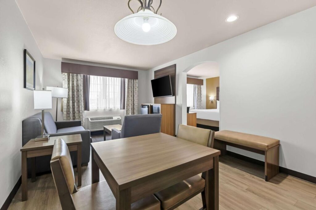 Best Western Plus Caldwell Inn & Suites - Image 6