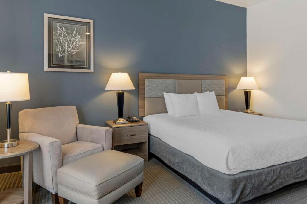 Best Western Plus Peppertree Nampa Civic Center Inn - Image 5