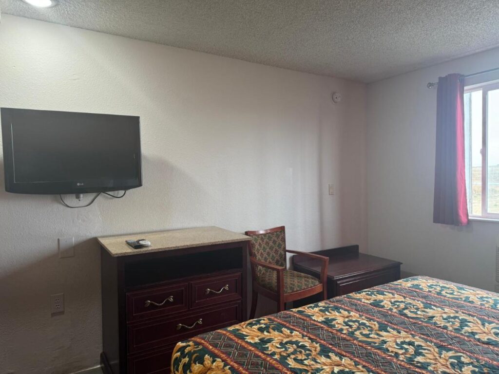Nampa Inn & Suites - Image 1