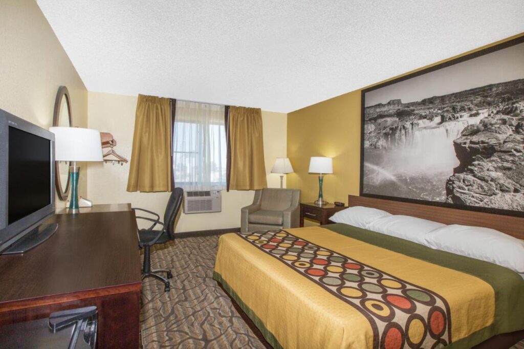 Super 8 by Wyndham Nampa - Image 1