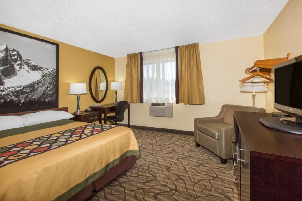 Super 8 by Wyndham Nampa - Image 2