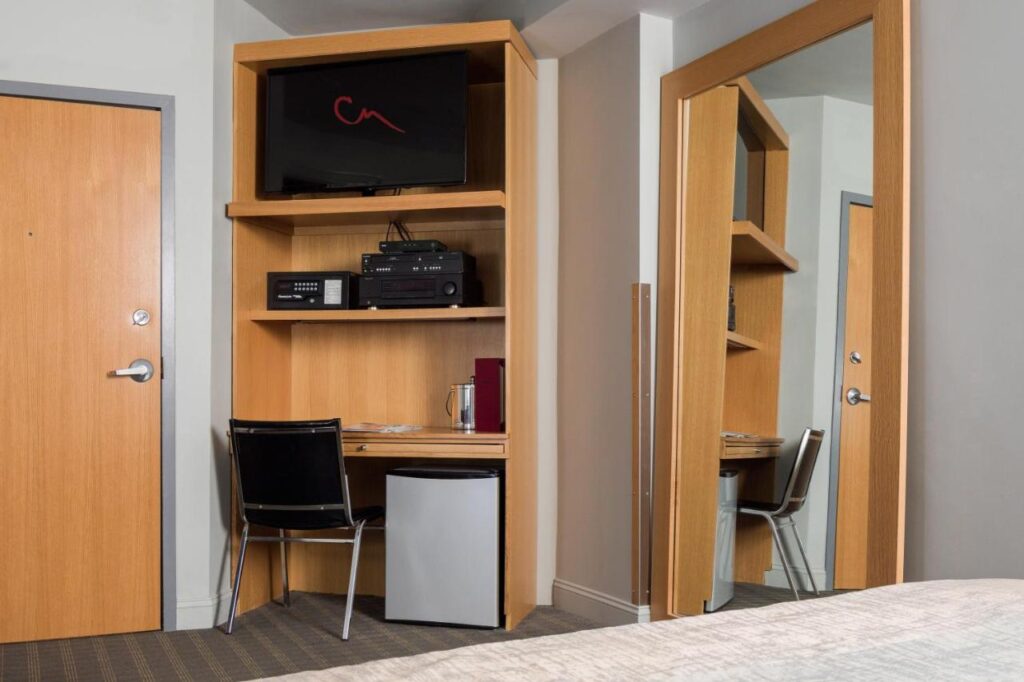 Charlesmark Hotel - Image 4