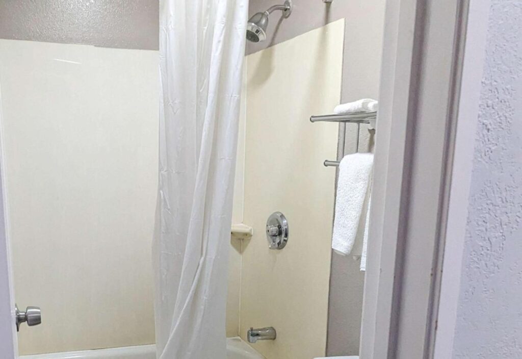 Motel 6-Nashua, NH - South - Image 2