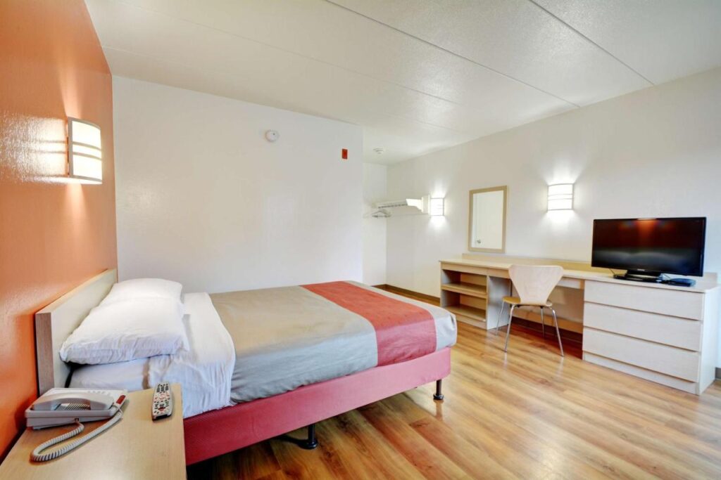 Motel 6-Seekonk, MA - Providence East - Image 1