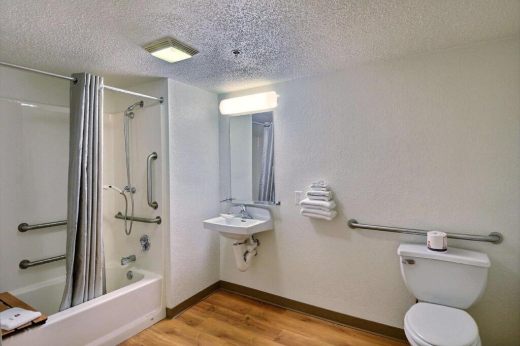 Motel 6-Tewksbury, MA - Boston - Image 5