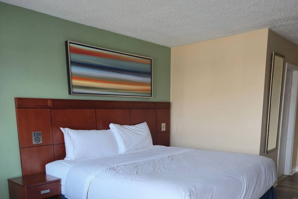 Nashoba Valley Inn & Suites - Image 1