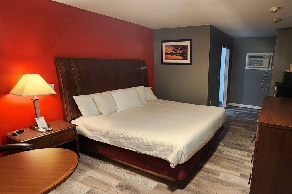 Nashoba Valley Inn & Suites - Image 2