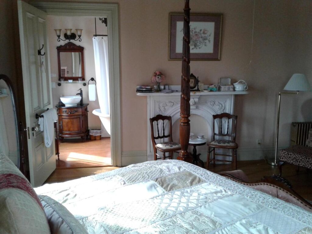 Proctor Mansion Inn - Image 2