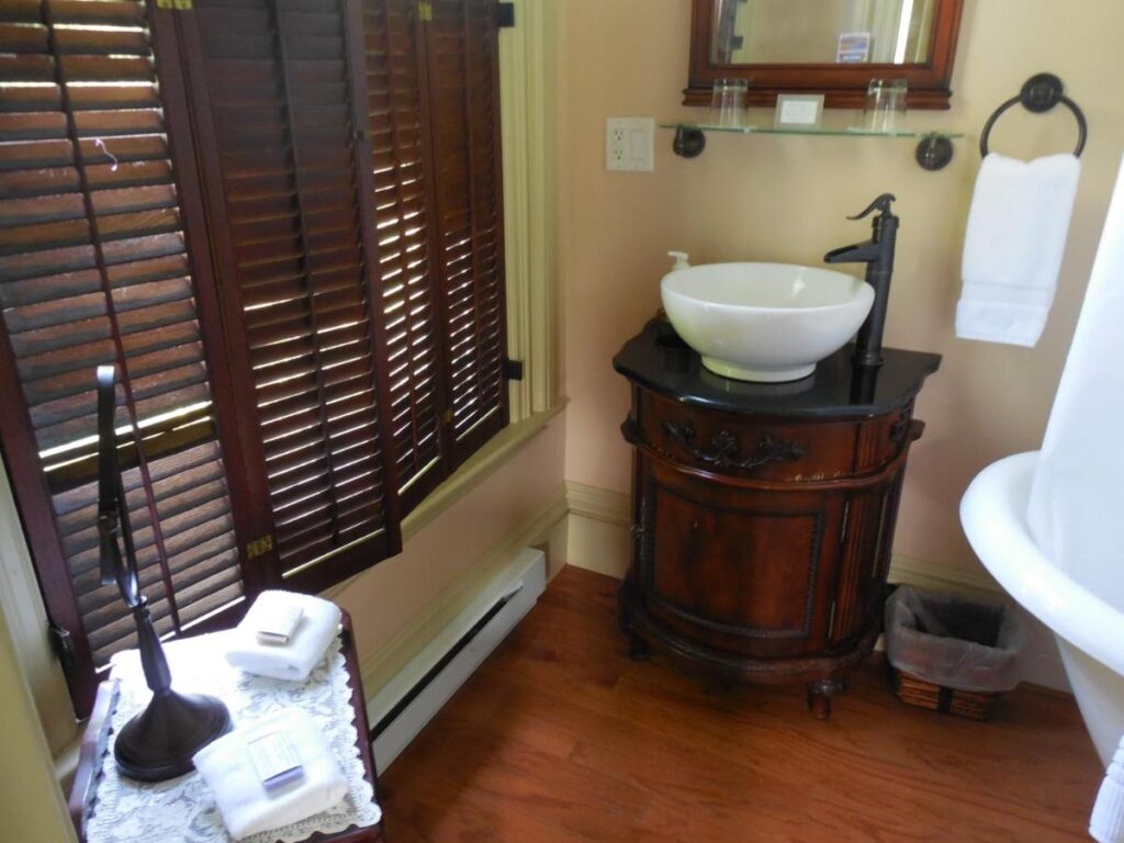 Proctor Mansion Inn - Image 4