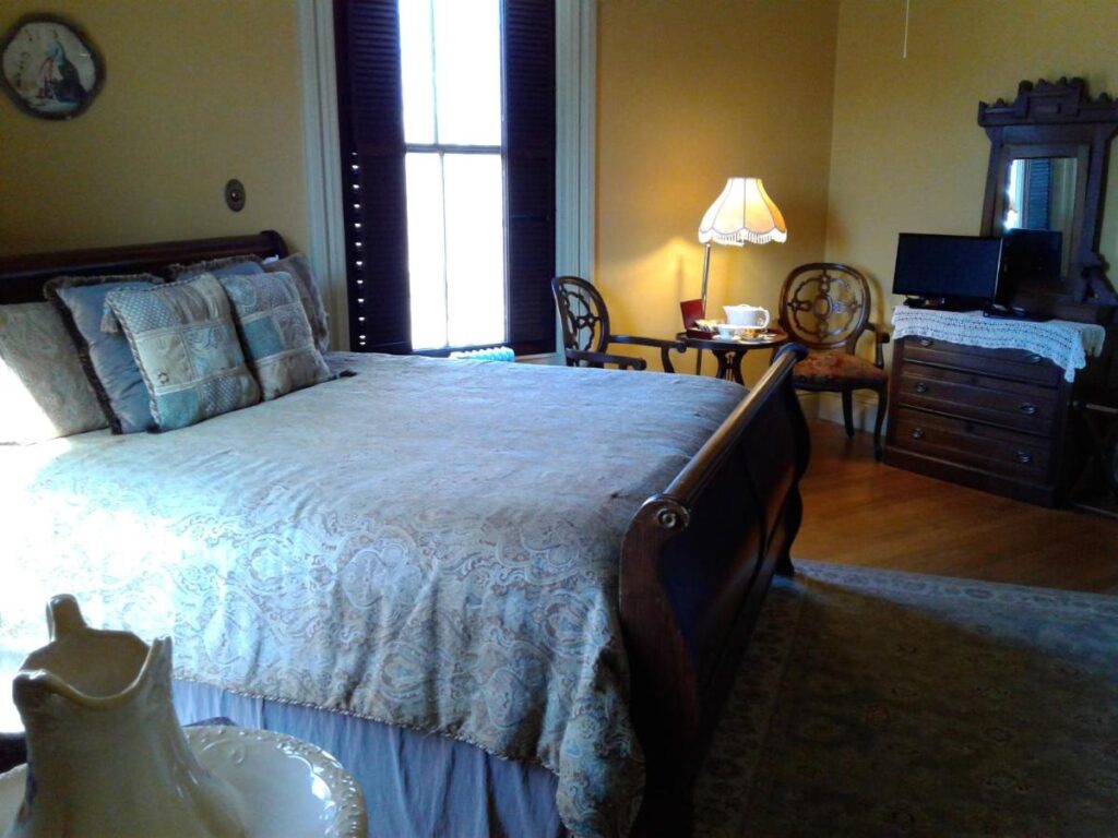 Proctor Mansion Inn - Image 5