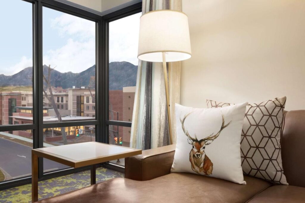 Embassy Suites By Hilton Boulder - Image 4