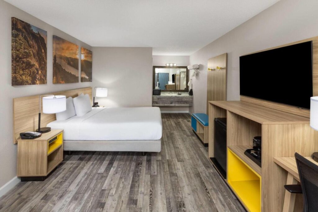 Days Inn by Wyndham Branson Ozarks - Image 2